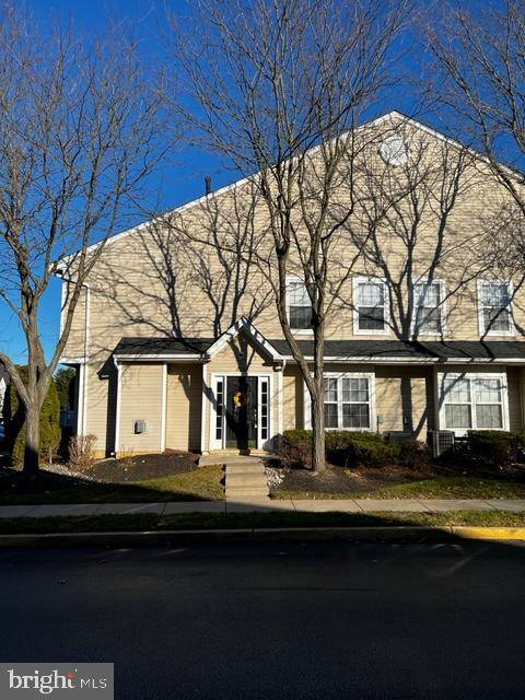 2204 SAXONY DR, Mount Laurel, NJ 08054