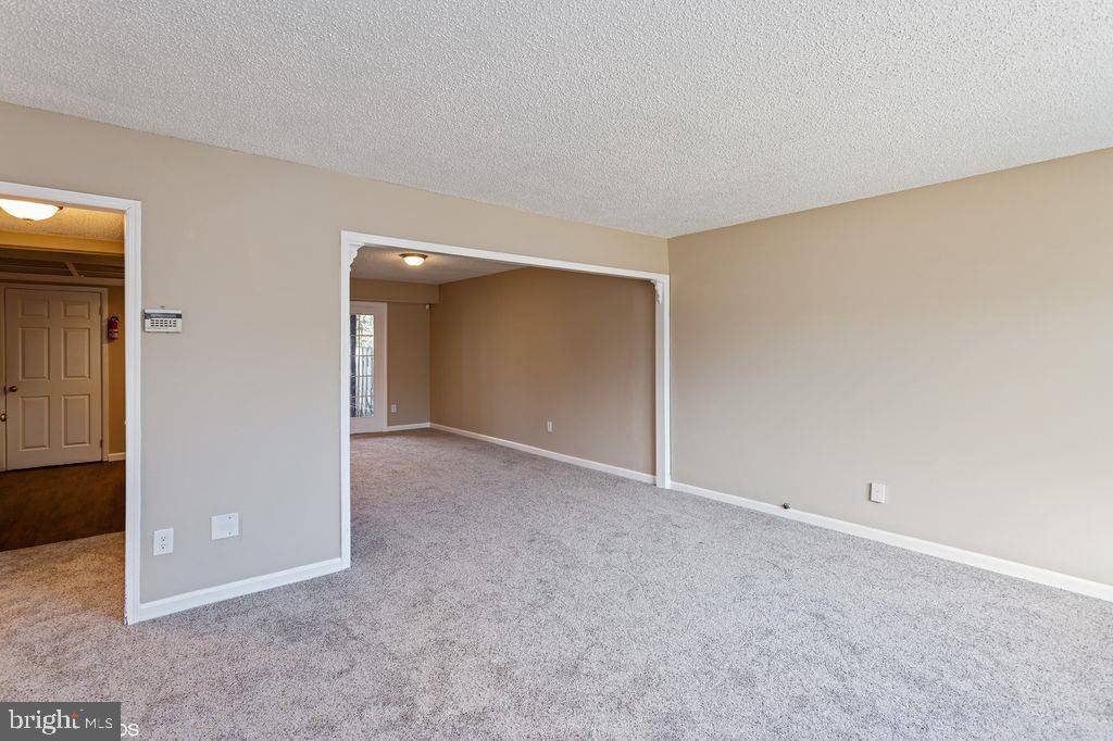 Willingboro, NJ 08046,4 RADCLIFF PL