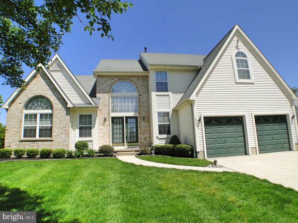 2302 BERWICK DR, Cinnaminson, NJ 08077