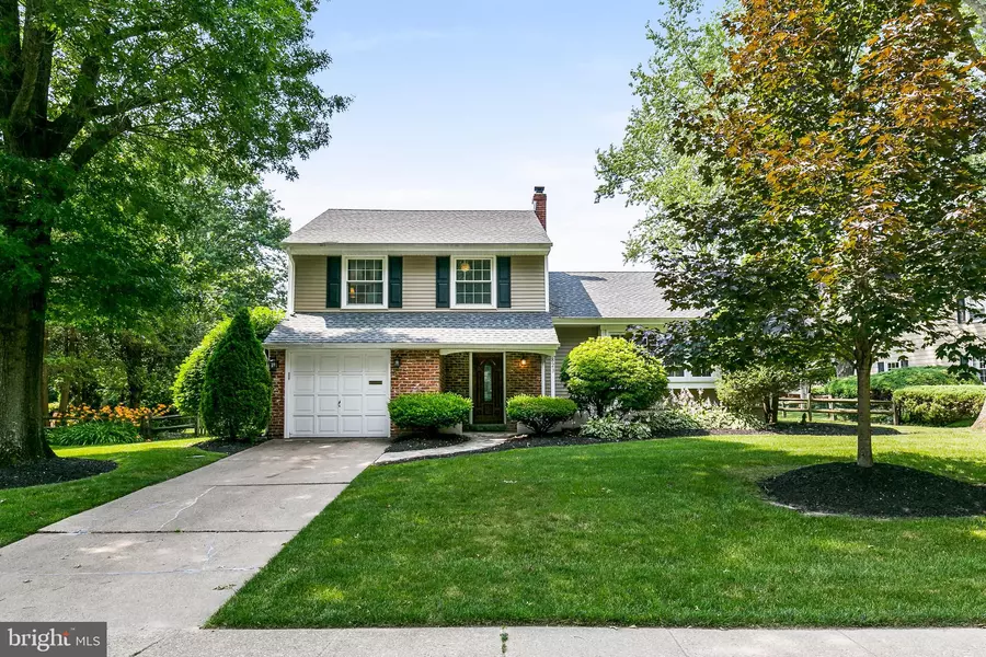 823 WATERFORD DR, Delran, NJ 08075