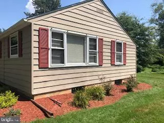 204 ROBERTS LN, Mount Laurel, NJ 08054