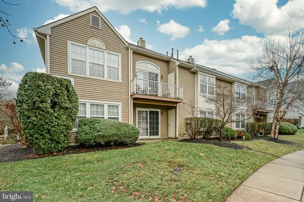 802-B HARWOOD CT, Mount Laurel, NJ 08054