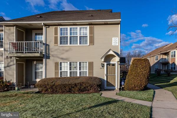 1127-B THORNWOOD DR, Mount Laurel, NJ 08054