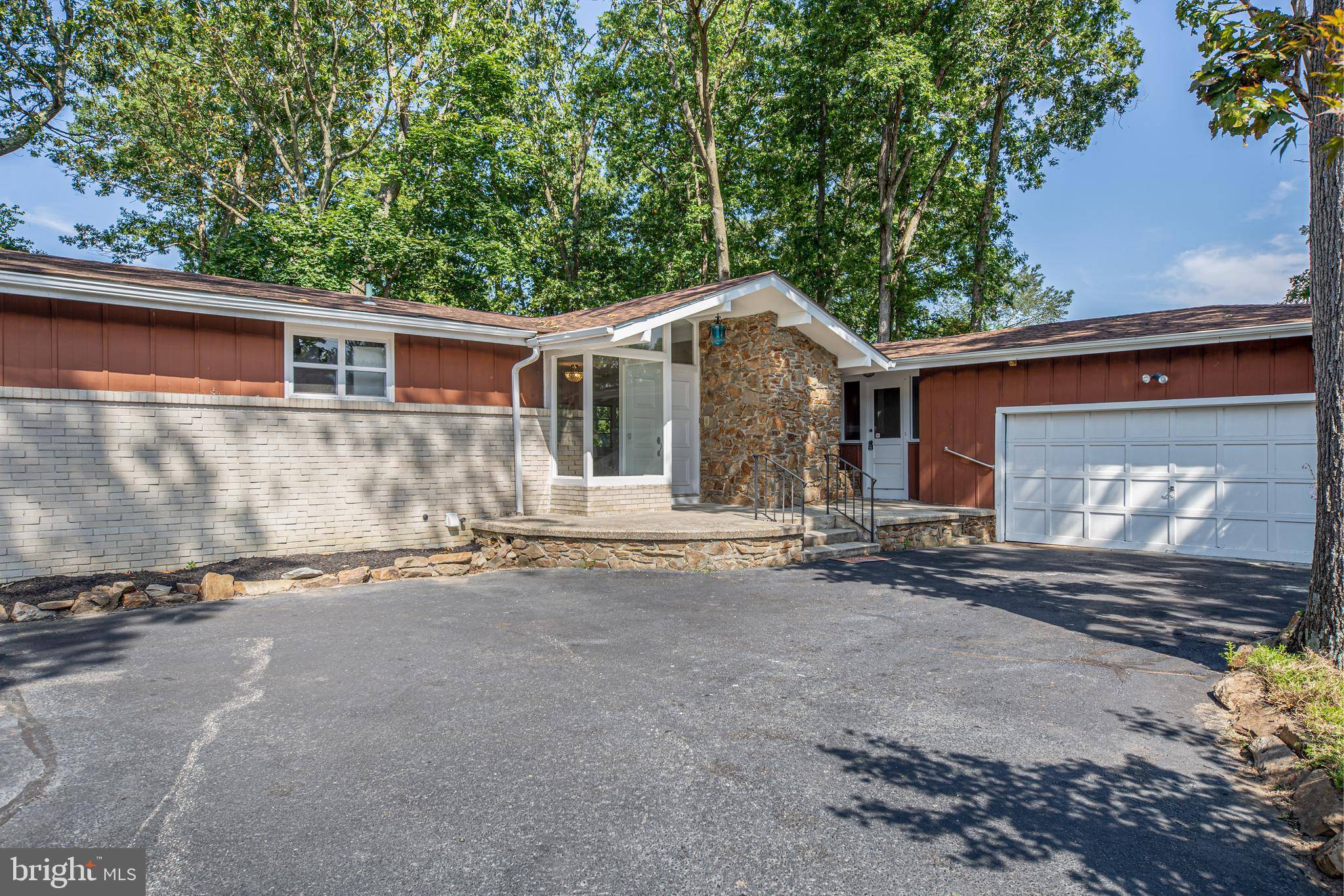 818 DAUPHIN RD, Vineland, NJ 08361