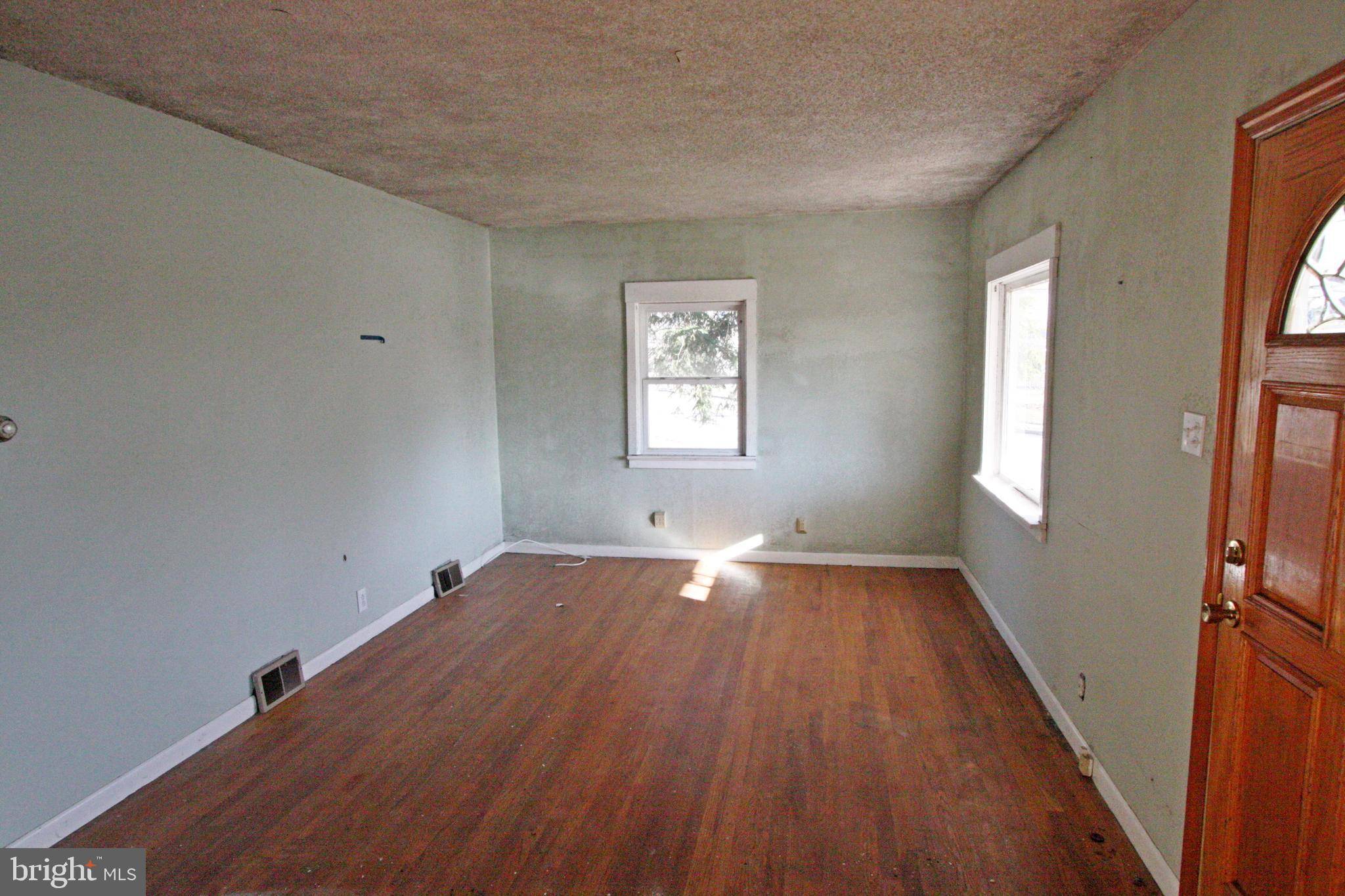 Mount Ephraim, NJ 08059,4 REMINGTON AVE