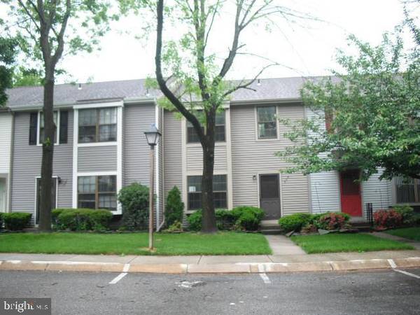 906 KINGS CROFT, Cherry Hill, NJ 08034