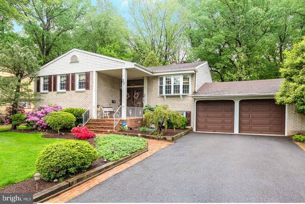 37 STRATHMORE DR, Cherry Hill, NJ 08003