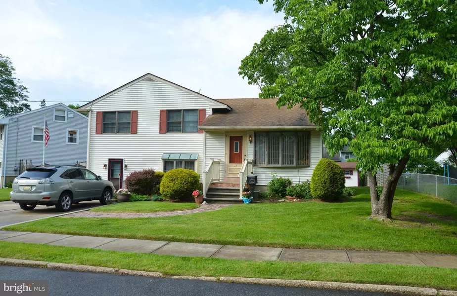 17 EDWARDS DR, Gloucester City, NJ 08030