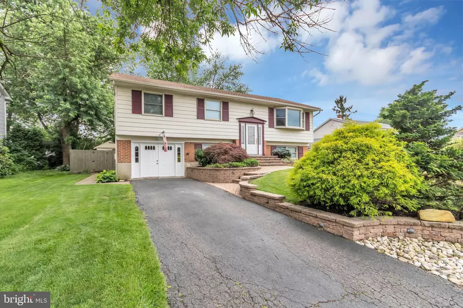 38 REGENT RD, Cherry Hill, NJ 08003