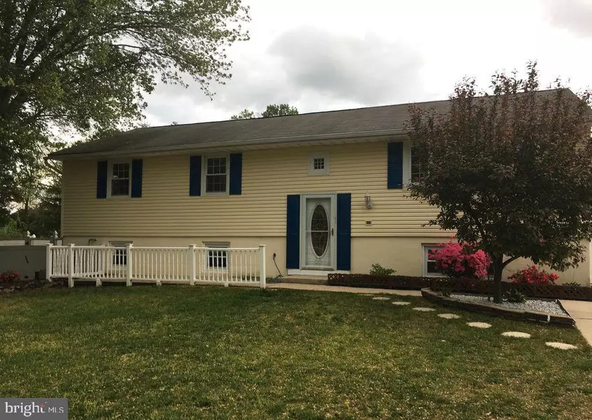 102 CENTENNIAL DR, Sicklerville, NJ 08081