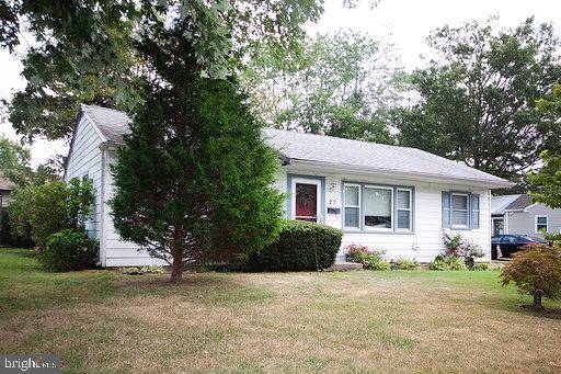 23 WARWICK RD, Stratford, NJ 08084