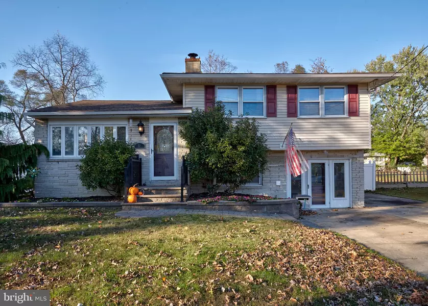 52 ENDERS DR, Barrington, NJ 08007