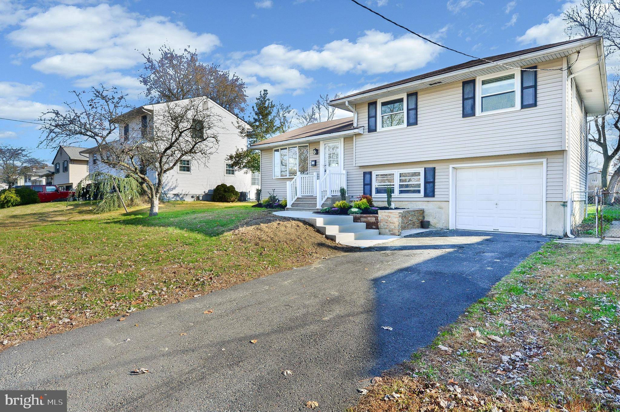 318 HILLCREST AVE, Blackwood, NJ 08012