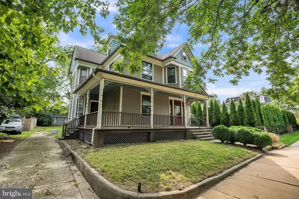 Haddonfield, NJ 08033,18 W COTTAGE AVE