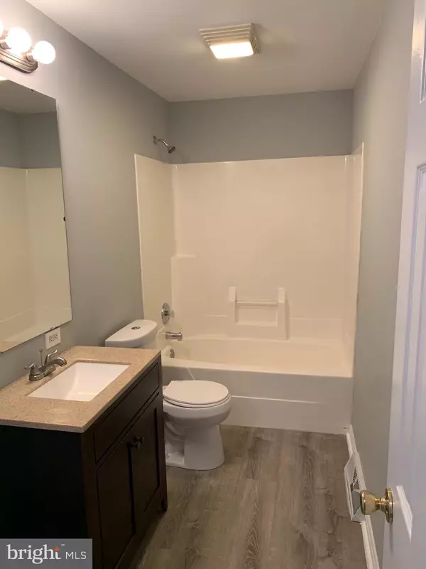 Gibbstown, NJ 08027,215 W BROAD ST