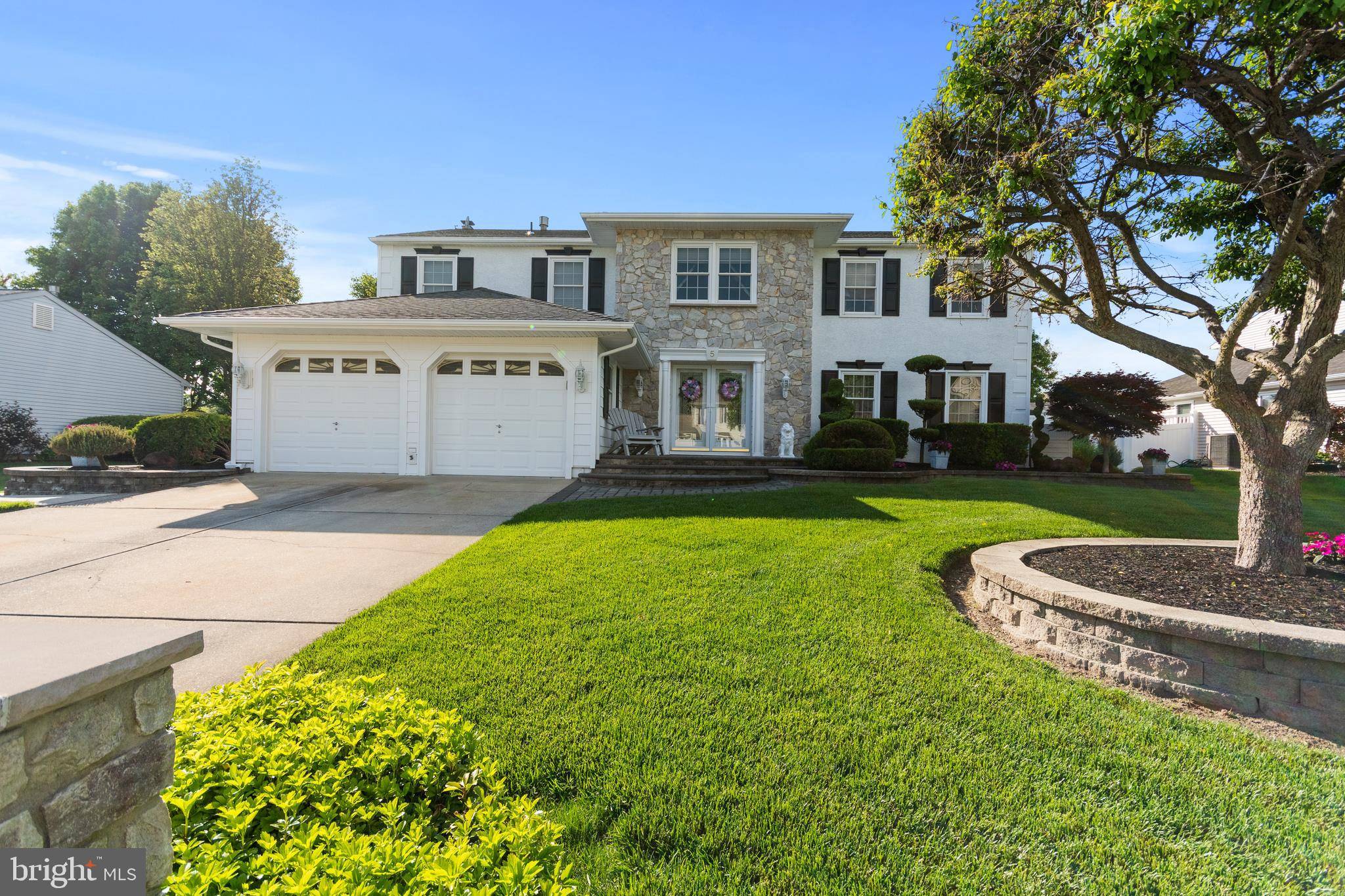 5 GREENLEIGH CIR, Sewell, NJ 08080
