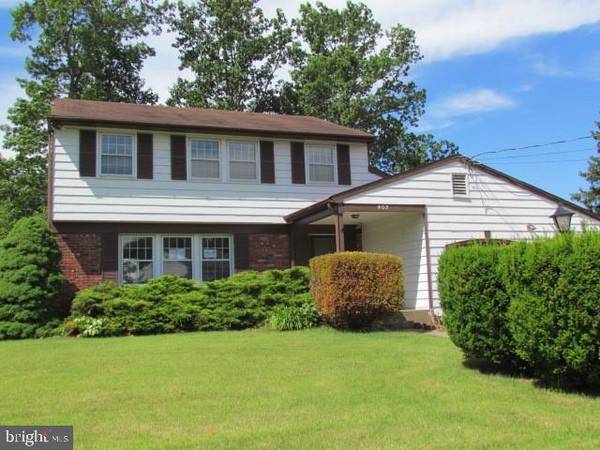 902 HOWE DR, Blackwood, NJ 08012