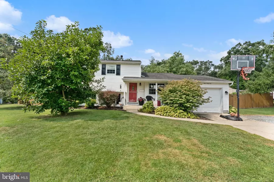 941 LOIS DR, Williamstown, NJ 08094