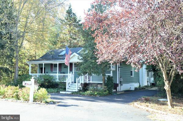 8 SILVER LAKE DR, Clayton, NJ 08312