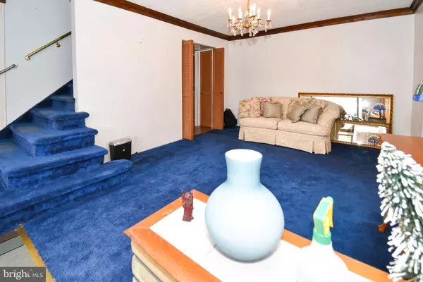 Westville, NJ 08093,332 E OLIVE ST
