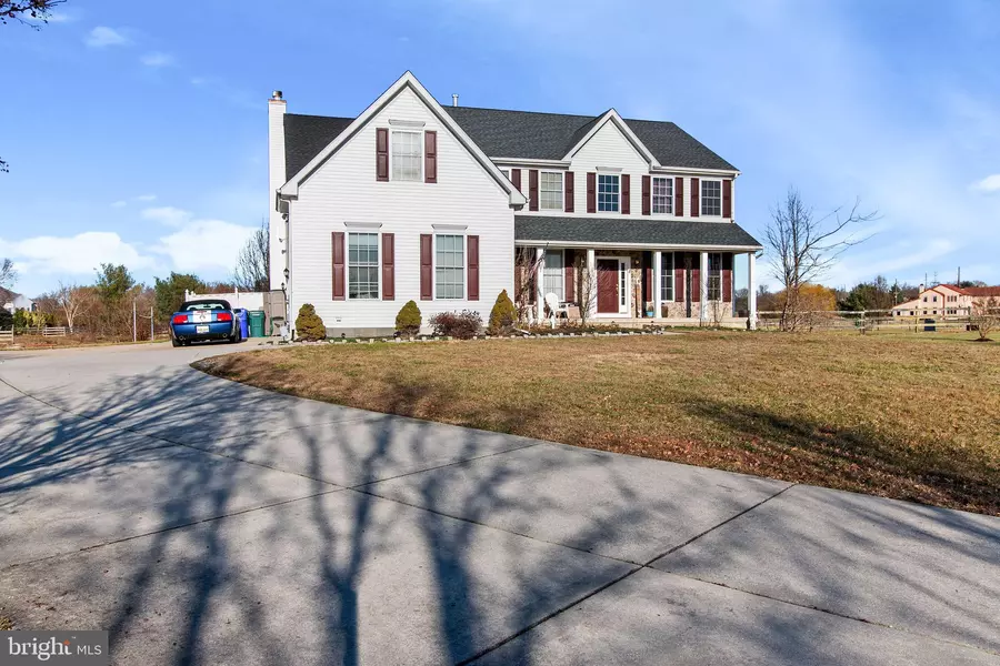 8 HAZEL CT, Mickleton, NJ 08056