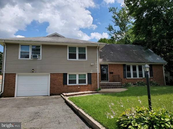 2 DENISE DR, Trenton, NJ 08690