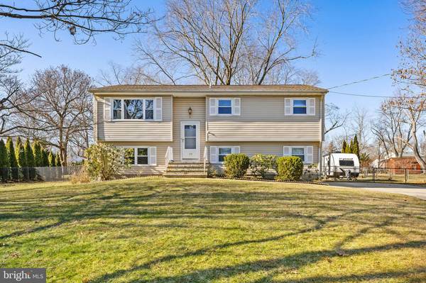 19 MEADOWVIEW DR, Cranbury, NJ 08512