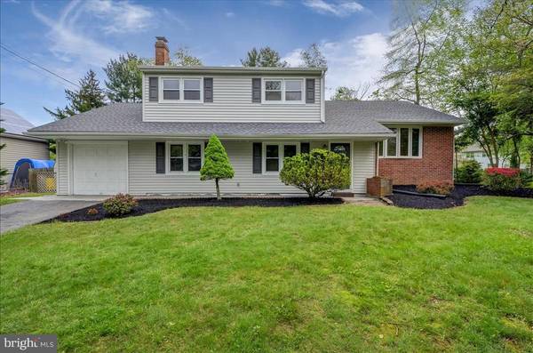 9 WINDSOR DR, Princeton Junction, NJ 08550