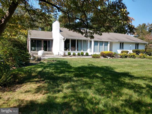 70 MOUNTAINVIEW RD, Ewing, NJ 08628