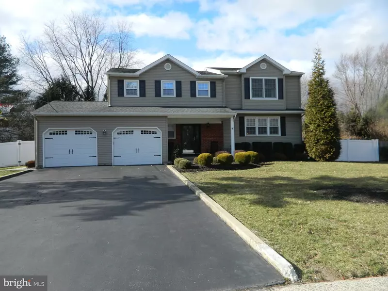 8 PEACOCK CT, Hamilton, NJ 08619