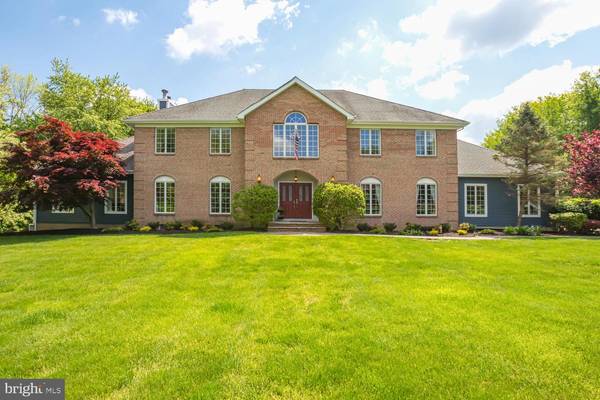 4 HORSESHOE DR, Millstone Township, NJ 08535