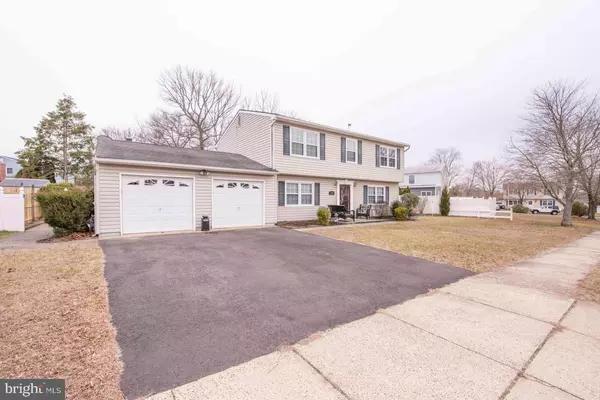 Howell, NJ 07731,18 POPLAR ST