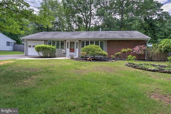 4 HAWTHORNE RD, Kendall Park, NJ 08824