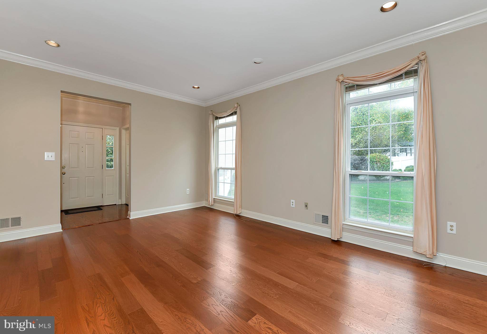 Kendall Park, NJ 08824,17 OXFORD CT