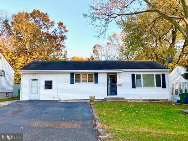 52 BUTTONWOOD DR, Parlin, NJ 08859