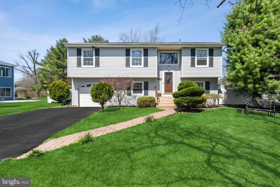 55 LINDEN LN, Plainsboro, NJ 08536