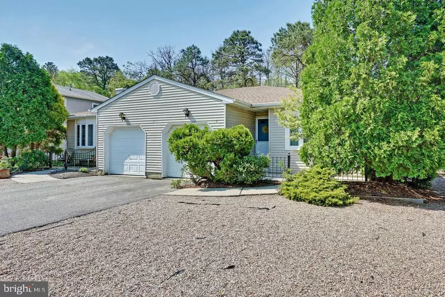 15-B EMERALD DR #B, Barnegat, NJ 08005