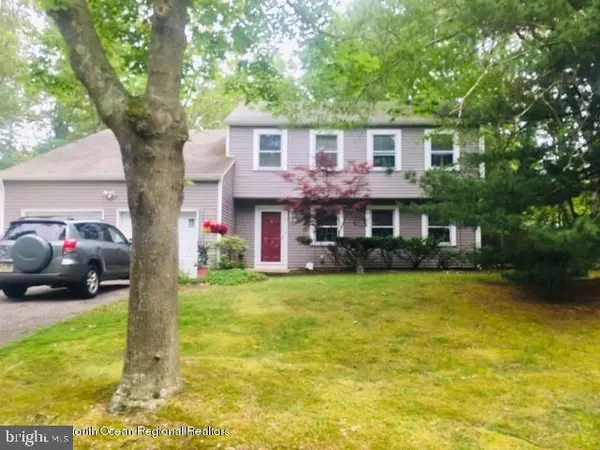 6 FROST DR, Bayville, NJ 08721