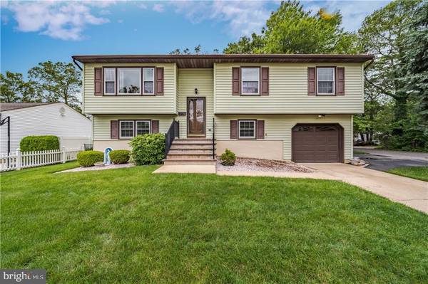 300 WINDWARD AVE, Beachwood, NJ 08722