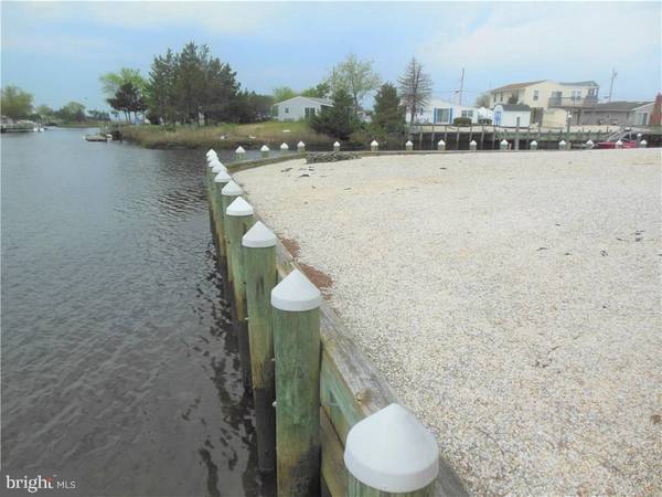 32 S BOSTON DR, Tuckerton, NJ 08087