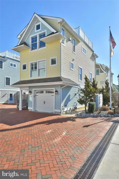 369 W 8TH ST #4, Ship Bottom, NJ 08008