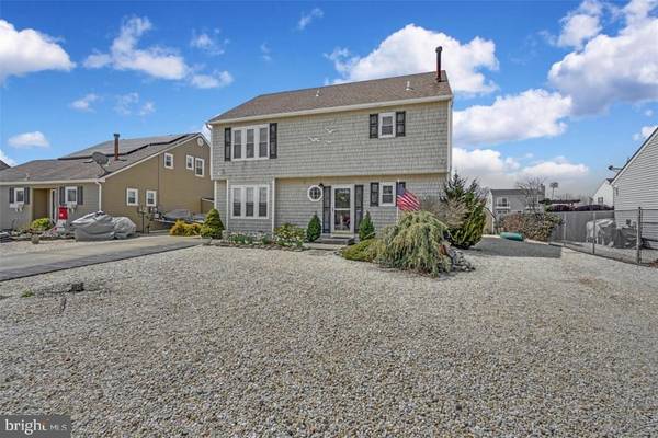 84 WINDJAMMER CT, Bayville, NJ 08721