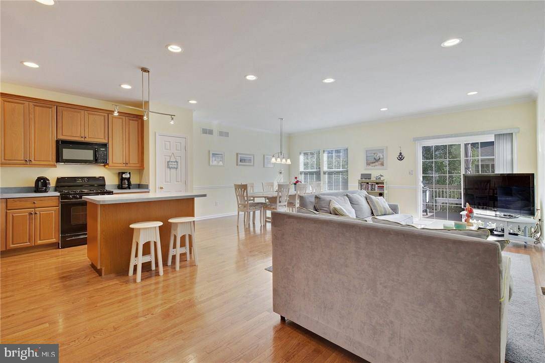 Manahawkin, NJ 08050,3 BAY BREEZE CT
