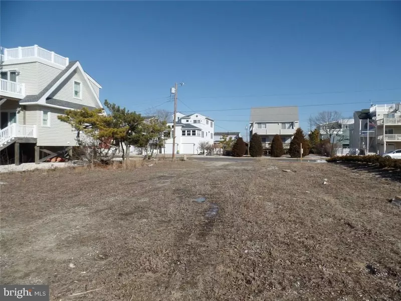 8 W 20TH ST, Long Beach Township, NJ 08008