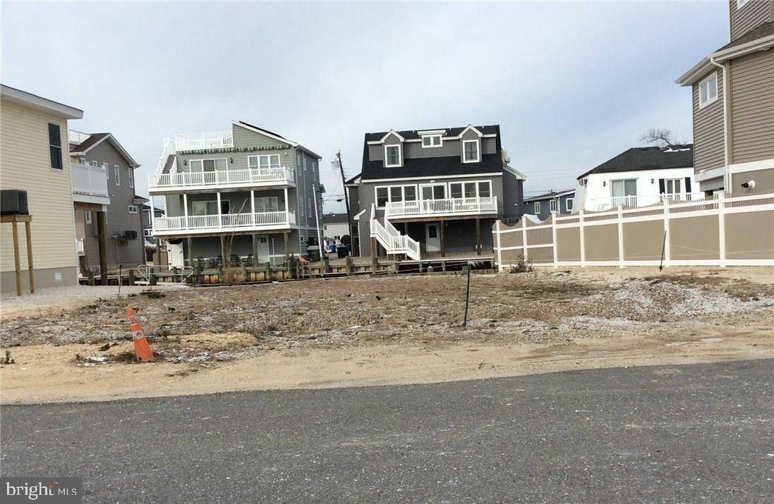 56 CLARENCE DR, Manahawkin, NJ 08050