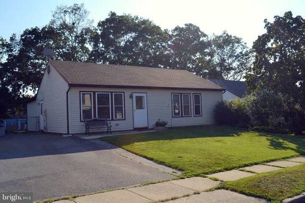 7 SEAVIEW CT, Barnegat, NJ 08005