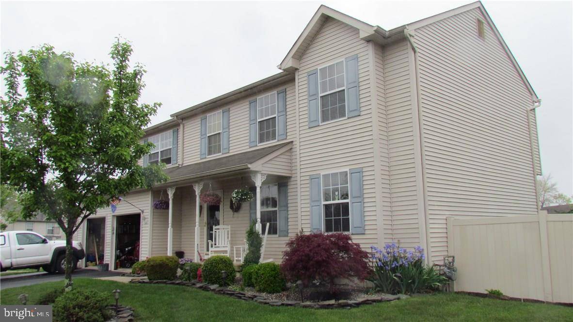 61 STONEGATE DR, Tuckerton, NJ 08087