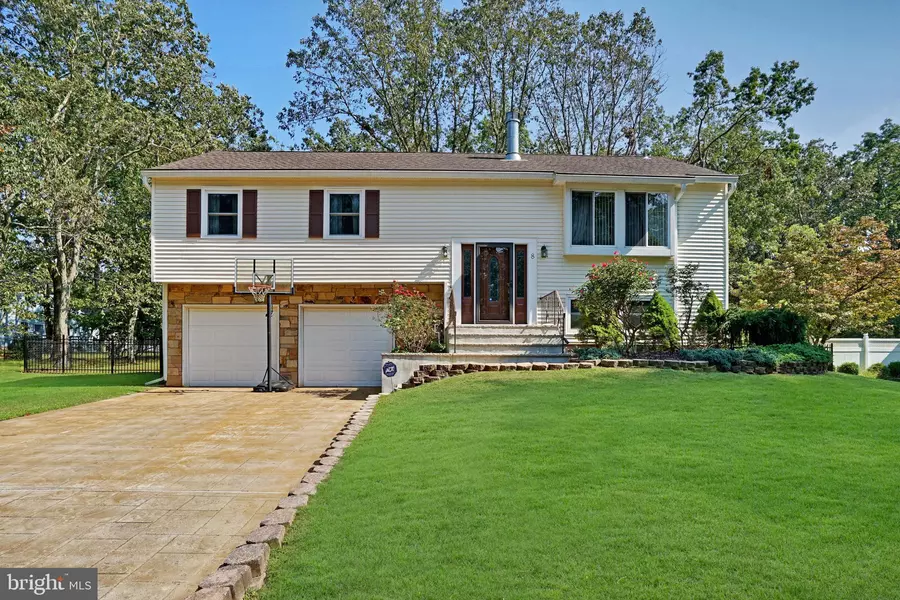 8 NEW CASTLE CT, Jackson, NJ 08527