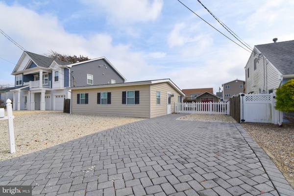 21 SYLVIA LN, Manahawkin, NJ 08050