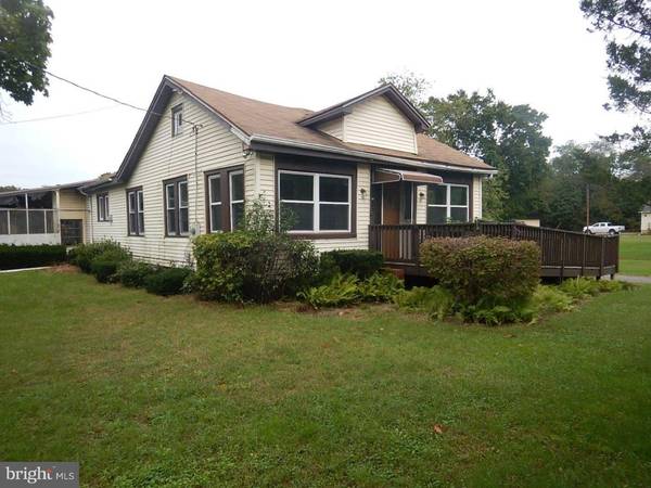 66 ALMOND RD, Elmer, NJ 08318